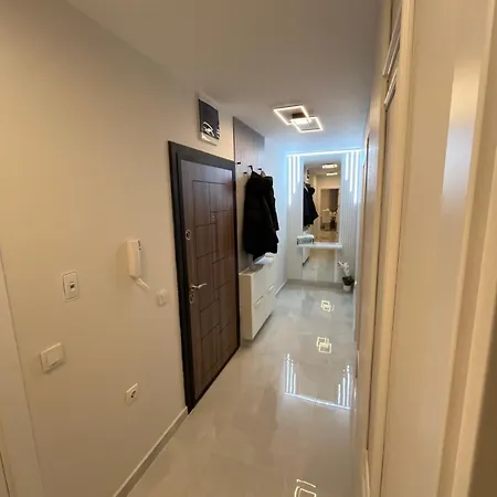 Luxury Crown Апартамент *